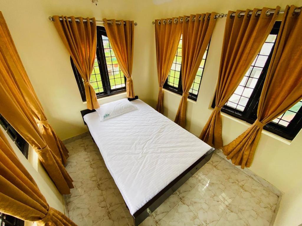 Hotel Bob Leisure Udagamandalam Exterior foto